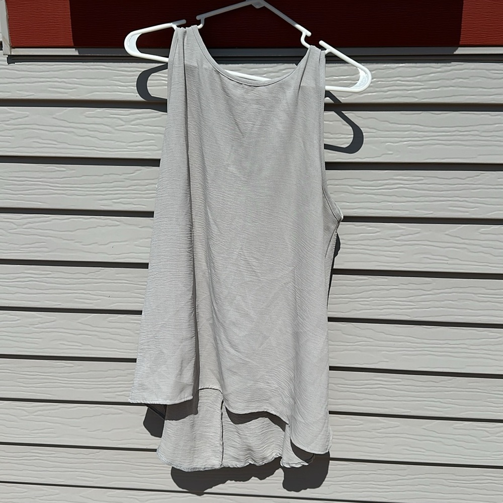Tres Bien Large Gray Tank Top